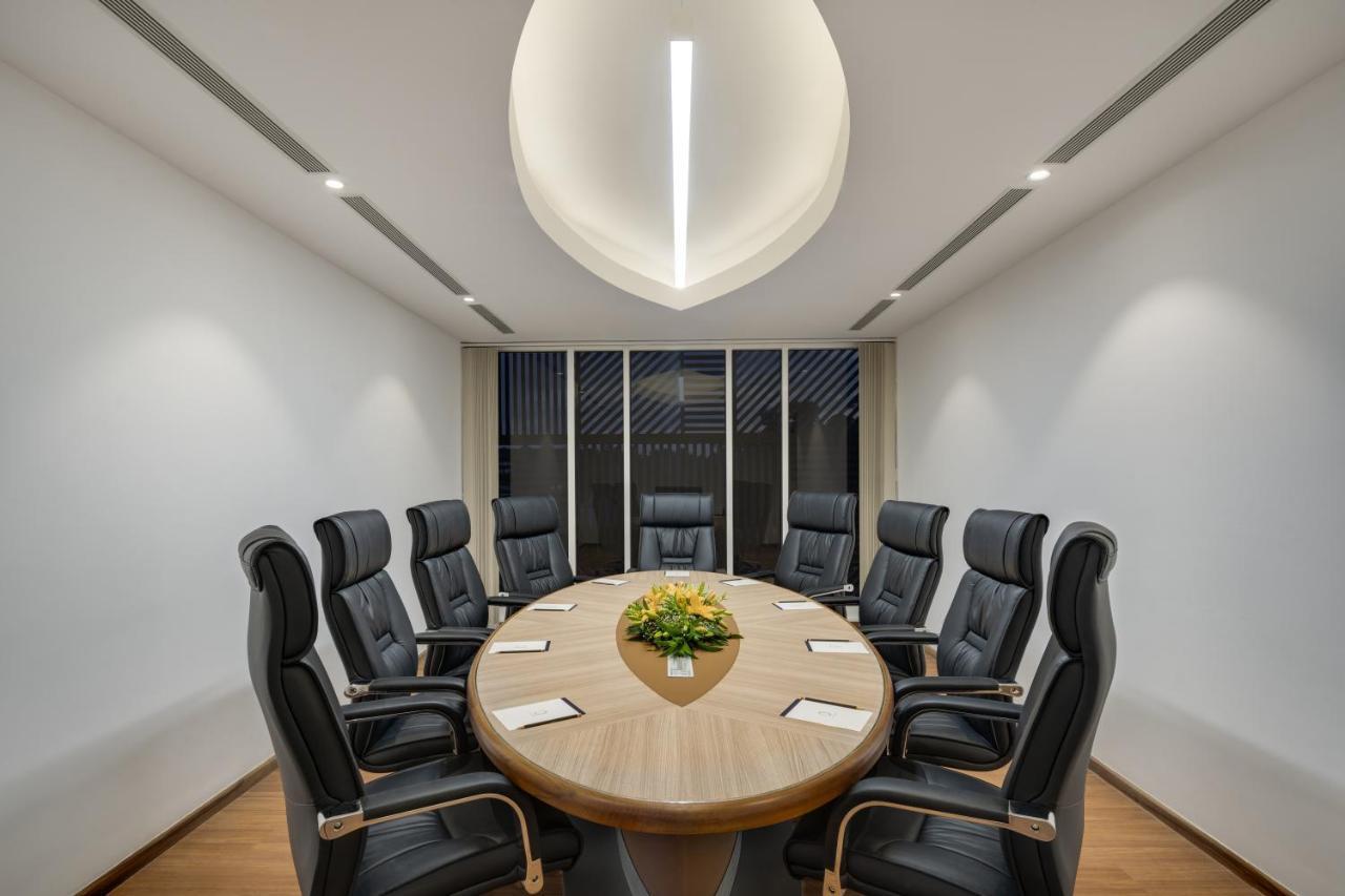 O By Tamara, Trivandrum Thiruvananthapuram Exteriér fotografie Boardroom at the headquarters of the National Stock Exchange of India